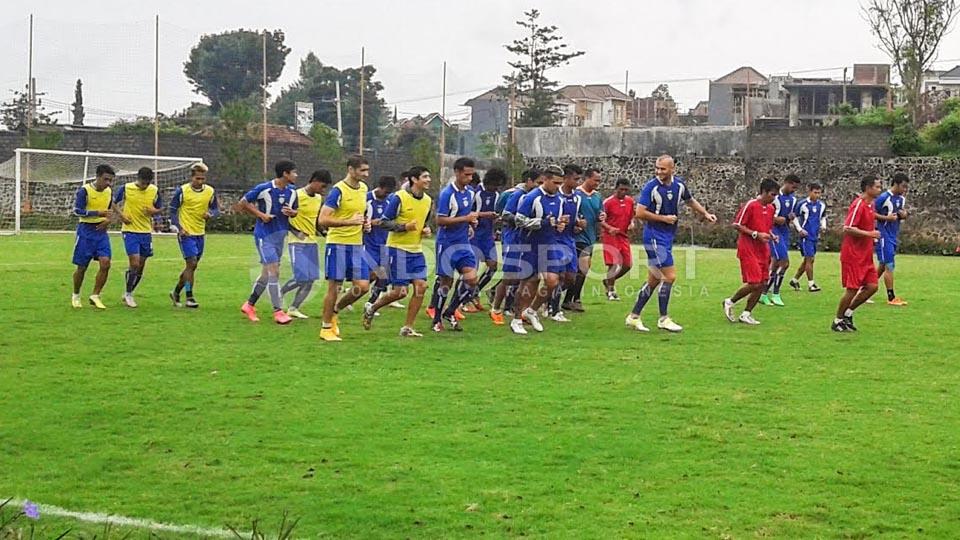 Latihan TC Arema di Batu - INDOSPORT